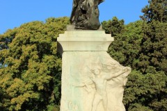 IMG_0261-Plaza-Sicilia-Mon.-a-Sarmiento