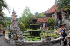 fotky-Indonésie-2013-550-klášter-Brahmavihara-Arama