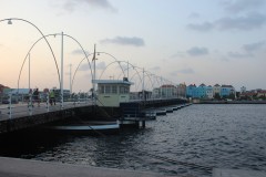 IMG_3847-Santa-Anna-Bay-Queen-Emma-Pontoon-Bridge