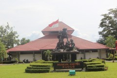 fotky-Indonésie-2013-930-Kudus-Kretek-Museum