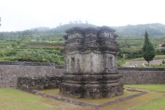 fotky-Indonésie-2013-949-Dieng-P.-Candi-Gatutkaca