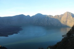 fotky-Indonésie-2013-316-Gunung-Rinjani-3726m-Segara-Anak-2600m
