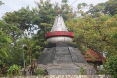 fotky-Indonésie-2013-1358-Bandar-Lampung-pomník-Krakatau
