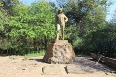 IMG_7676-Victoria-Falls-NP-Livingstone-Statue