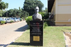 IMG_7726-Livingstone-Museum-Emil-Holub-Statue